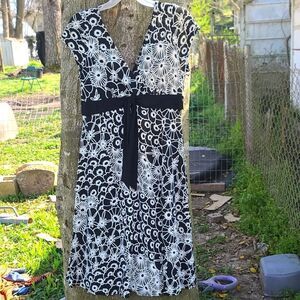 Dress barn black double vneck floral dress